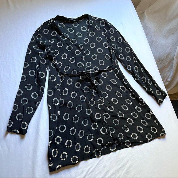 Betsey Johnson Dresses & Skirts - BETSEY JOHNSON vintage black circle dot print belted button up long sleeve mini‎